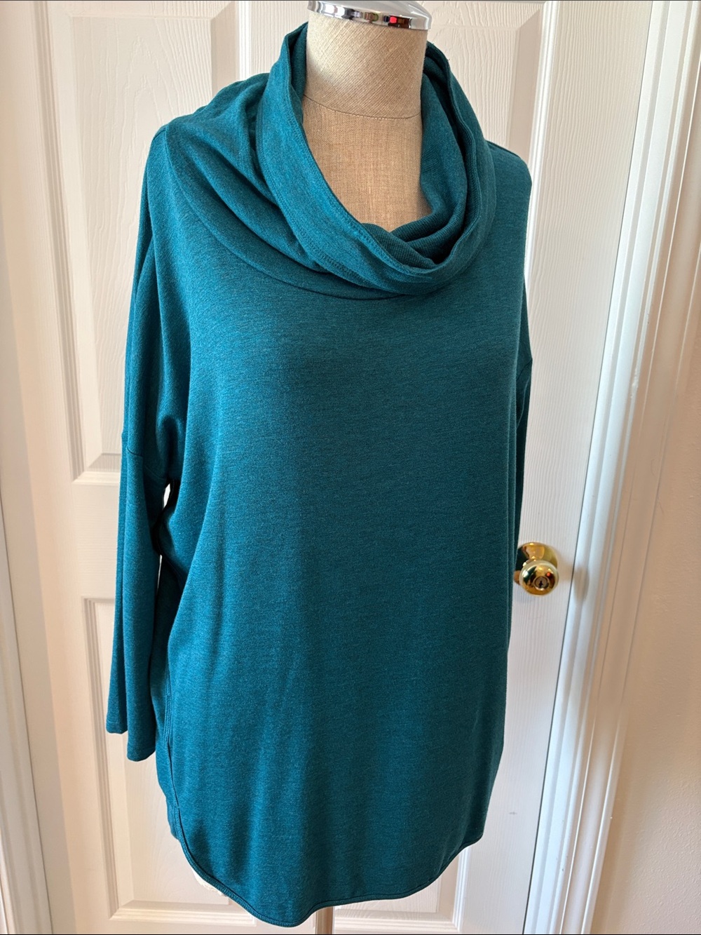 LOU & GREYNWT WOMEN’S LIGHT WEIGHT SWEATER/TOP